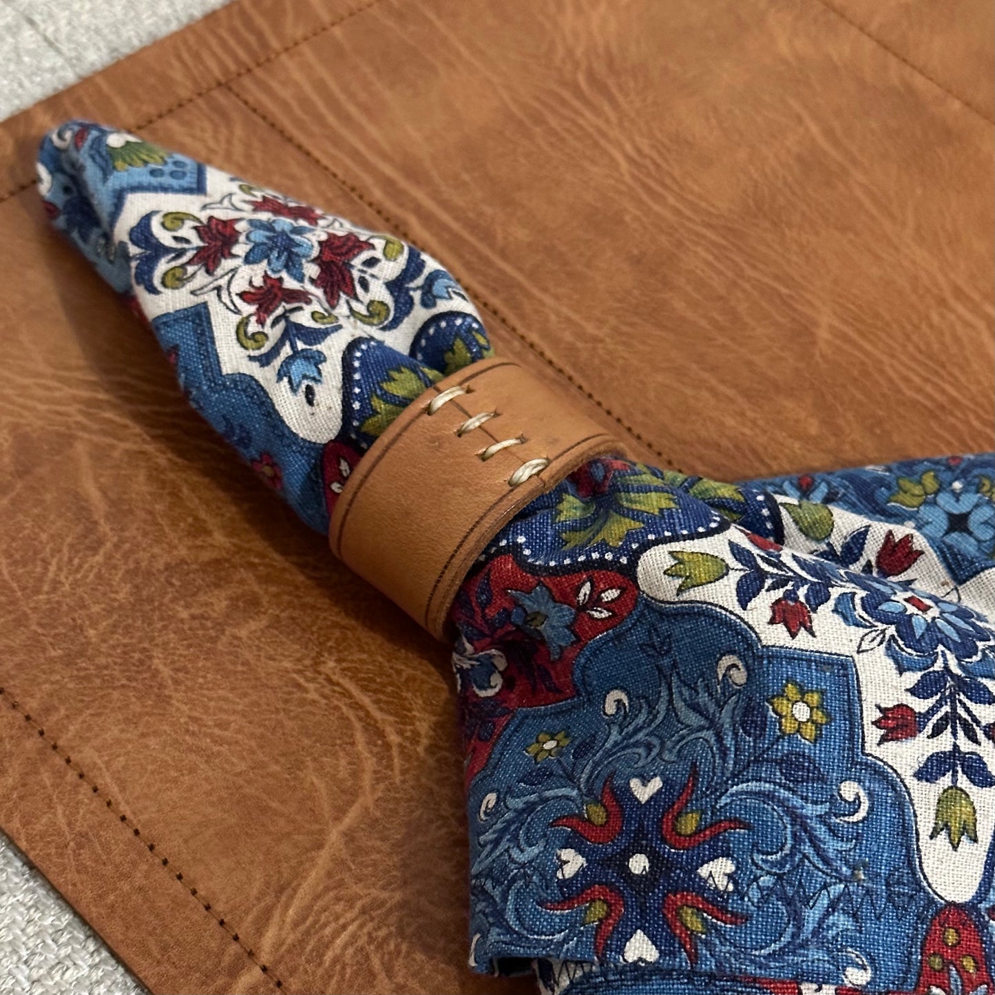 Single Leather Seamed Placemat (Natural)