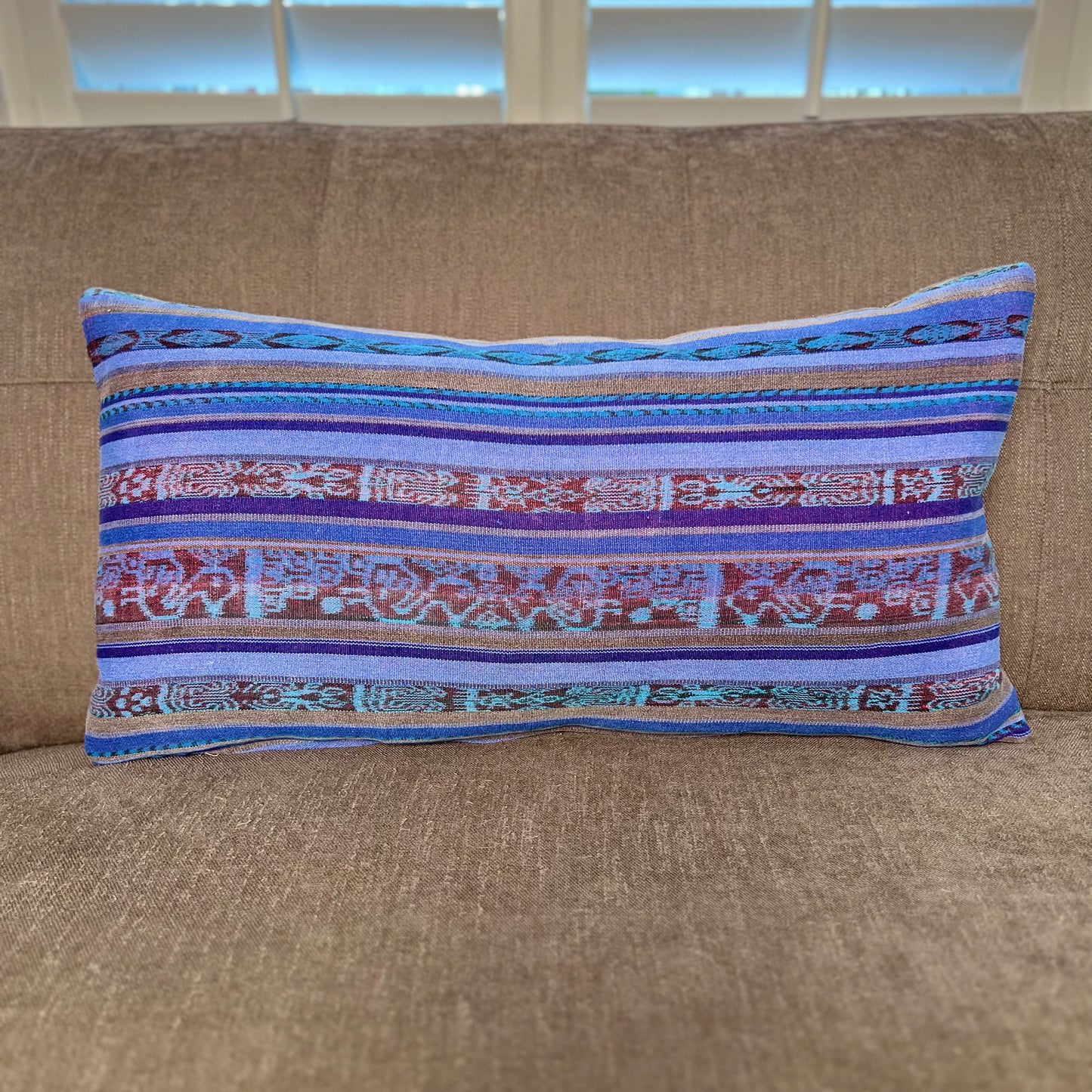 Corte Pillow - Intertwined