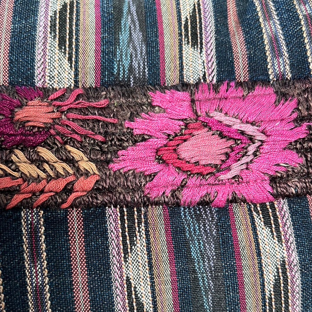Flower stripe pillow - Intertwined