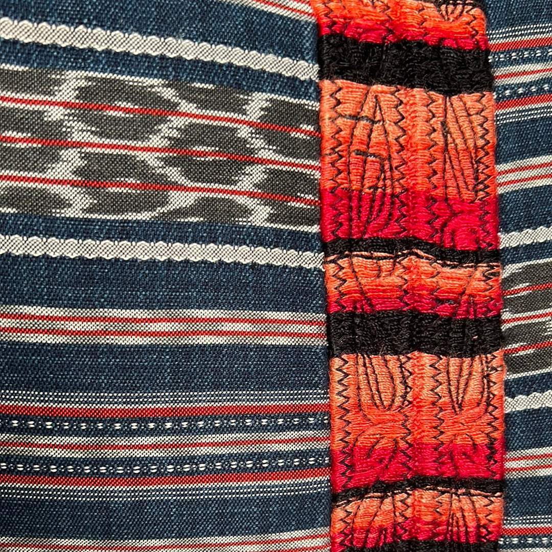 Corte Pillow - Intertwined