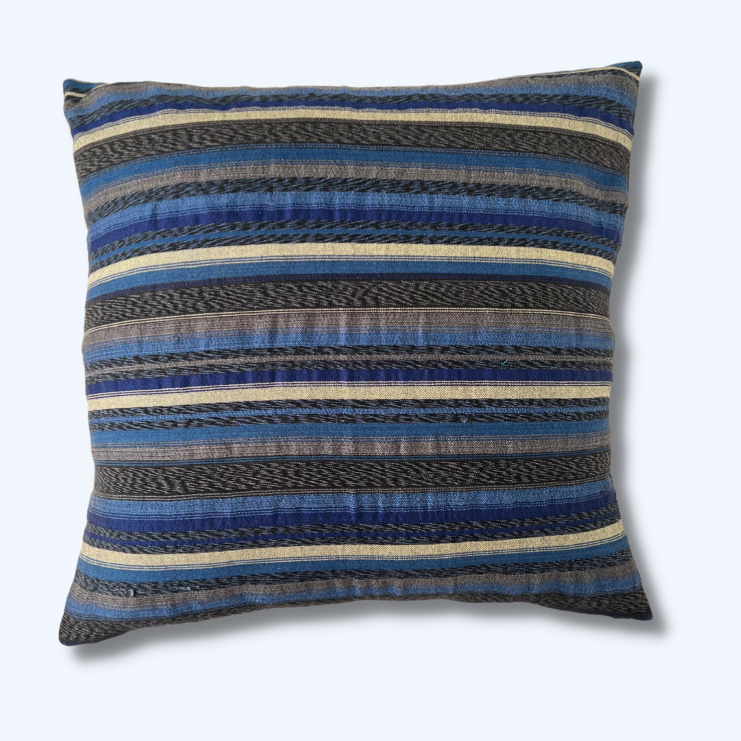 Corte Pillow - Intertwined