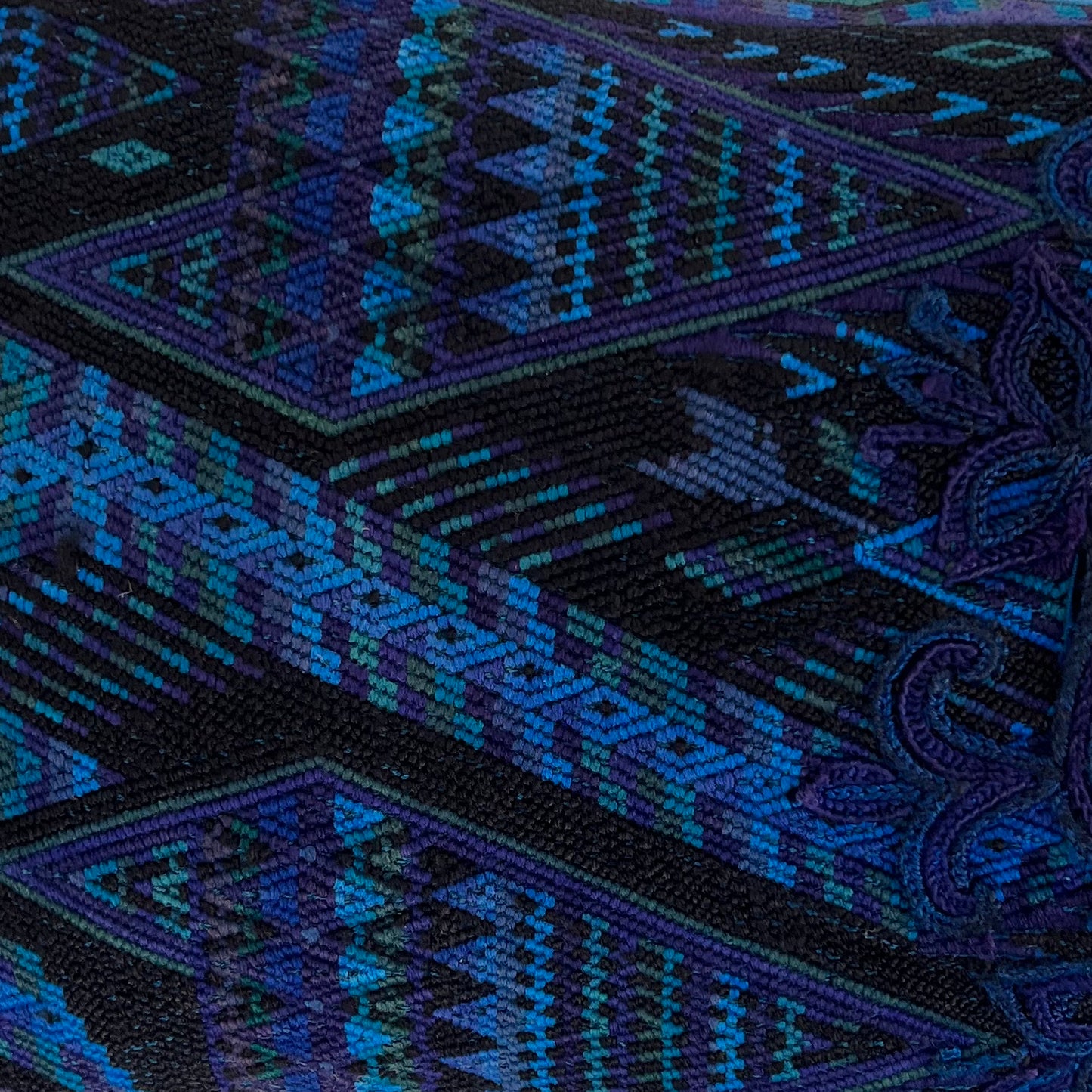 Huipil & Hemp Pilllow - Intertwined