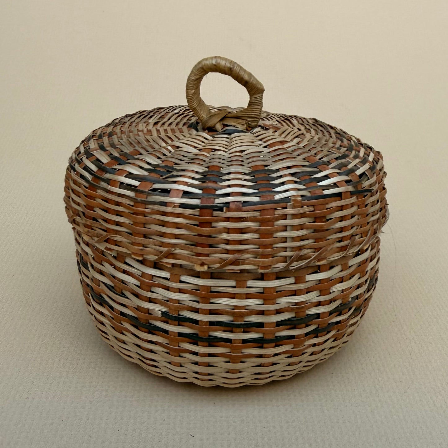 Small Kalinago Basket with Lid