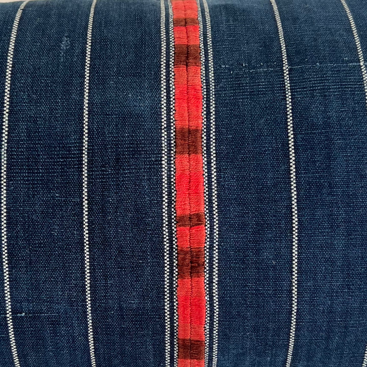 Long blue with red stripe - Intertwined