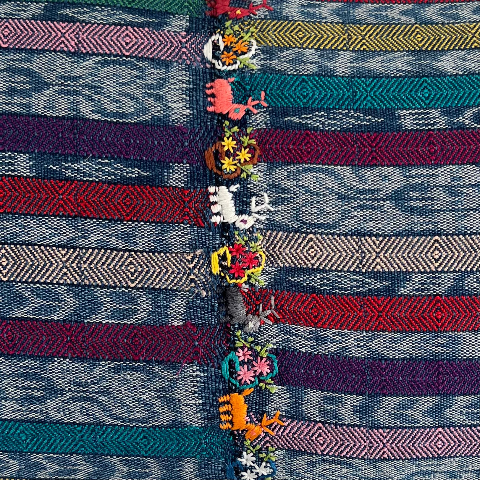 Long multicolor striped pillow, with accent stripe - Intertwined