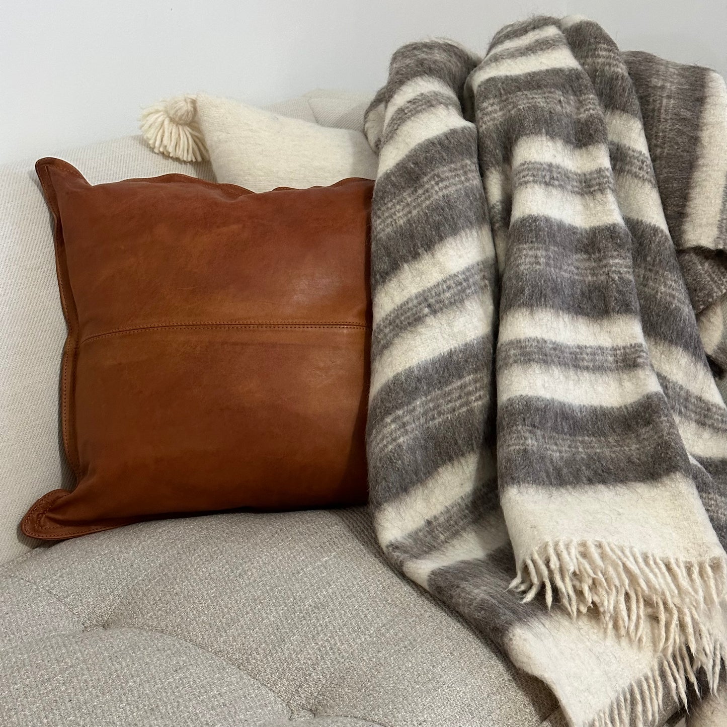 Wool Momo Blanket (Gray Stripe)