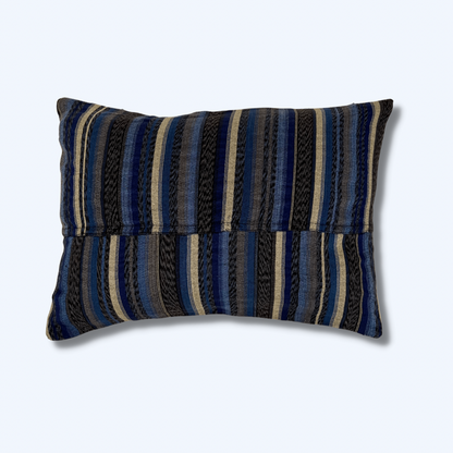 Corte Pillow - Intertwined