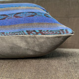 Corte Pillow - Intertwined